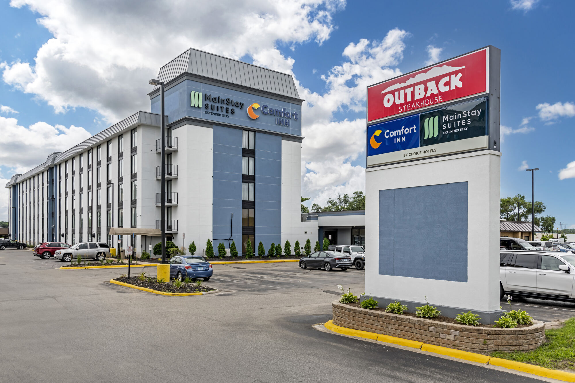 Comfort Inn MSP Airport Mall of America hotel exterior, Bloomington Minnesota