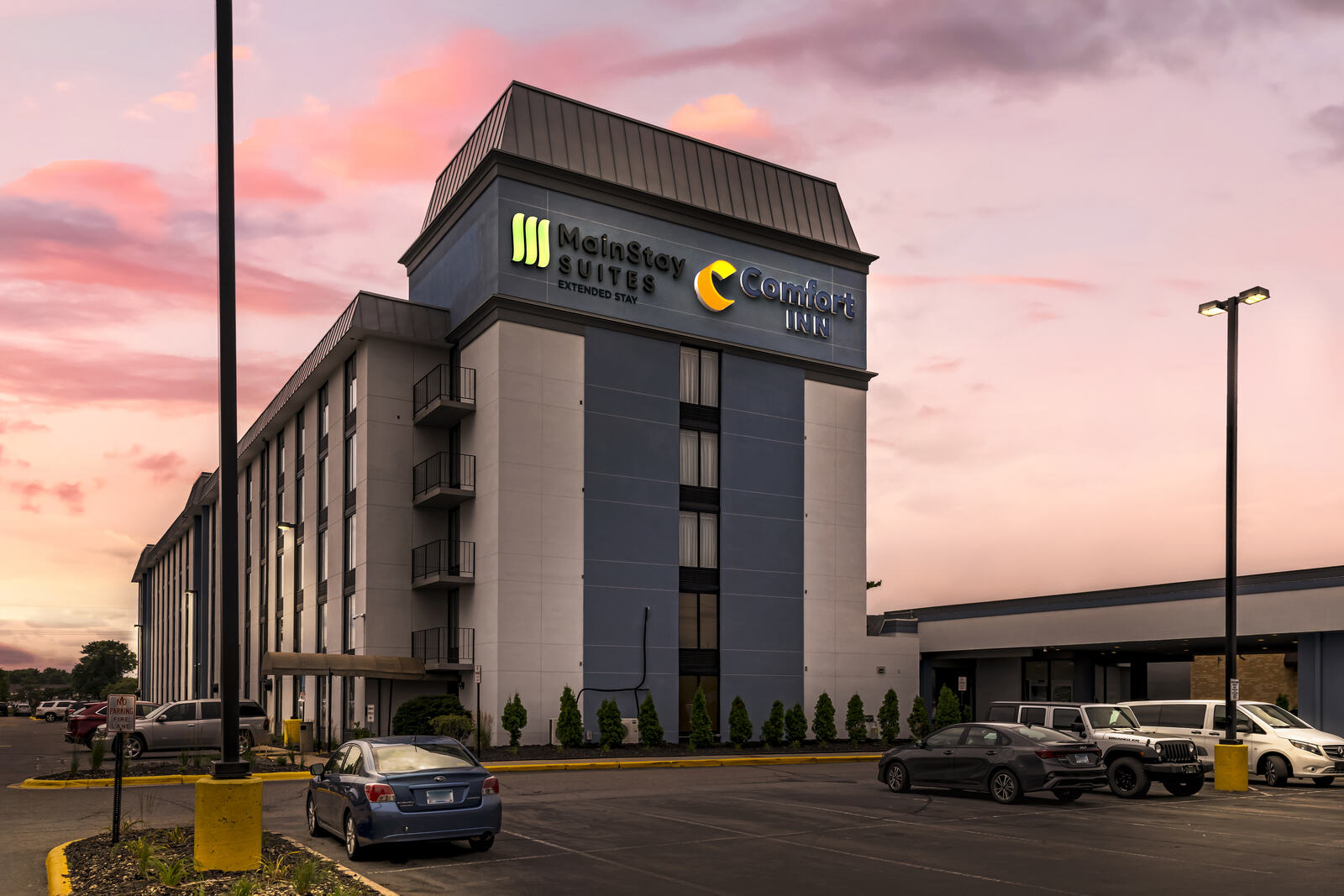 Comfort Inn Bloomington free 24/7 MSP airport shuttle hotel exterior
